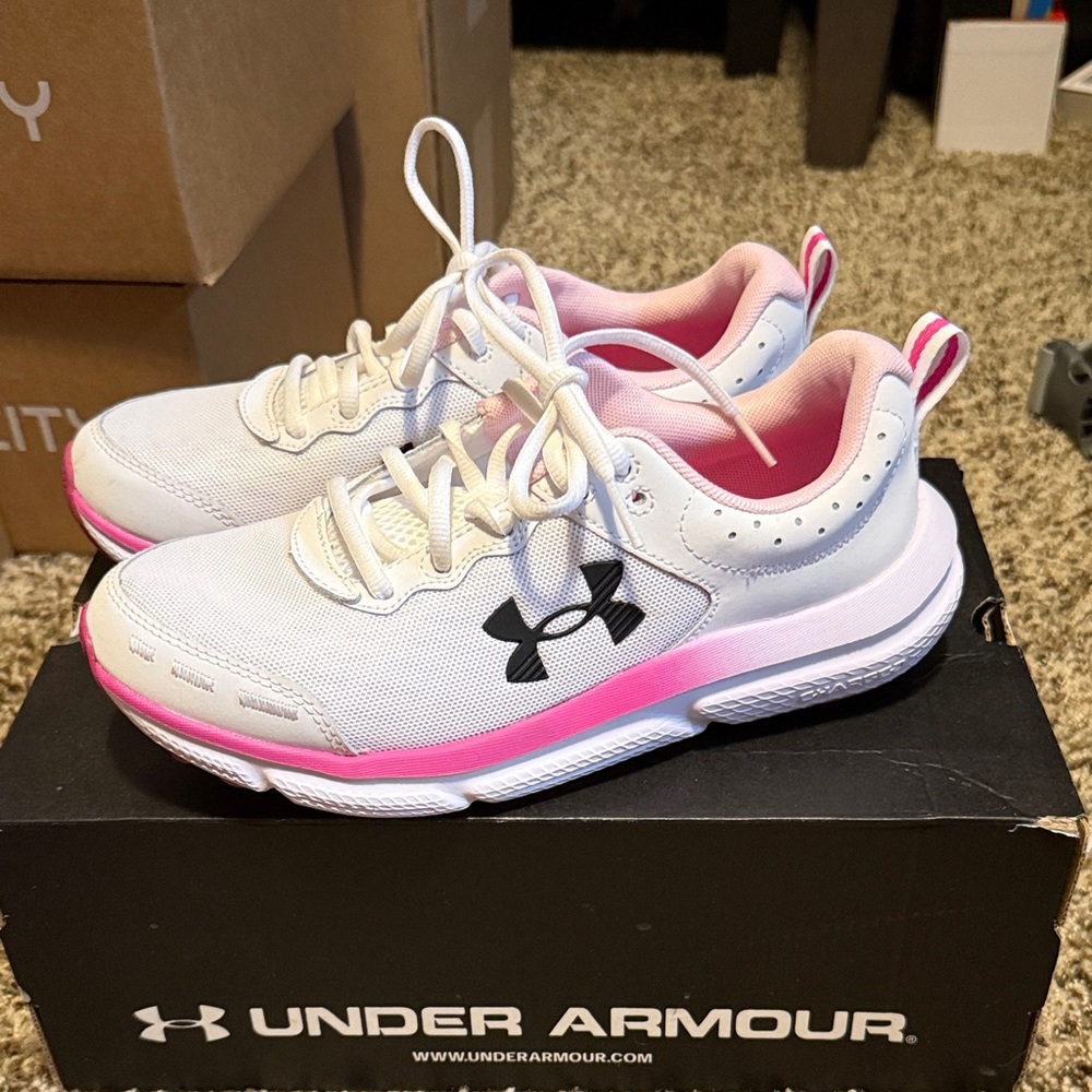 Under Armour White and Pink Women's Sneakers new in box